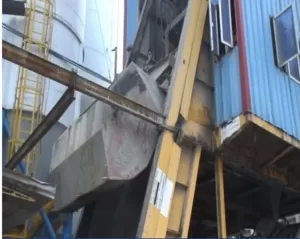 Integral Crystalline Admix 4 Integral Crystalline Admix Waterproofing - Feeding Admix to Mix